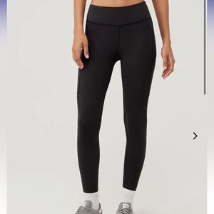 Outdoor Voices SuperForm 7/8 Contour leggings size small, navy